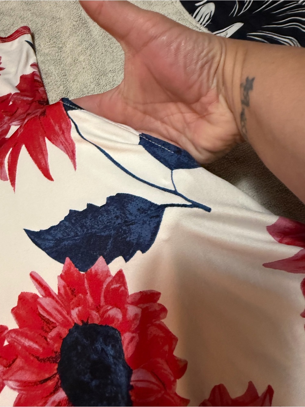 “RARE”NWOT LuLaRoe NICKI White Midi Dress with Red and blue Floral Print XL - Picture 3 of 5
